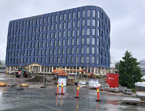 Tetthetskontroll i Kristiansand for Veidekke: næringsbygg i tre ved sjøen